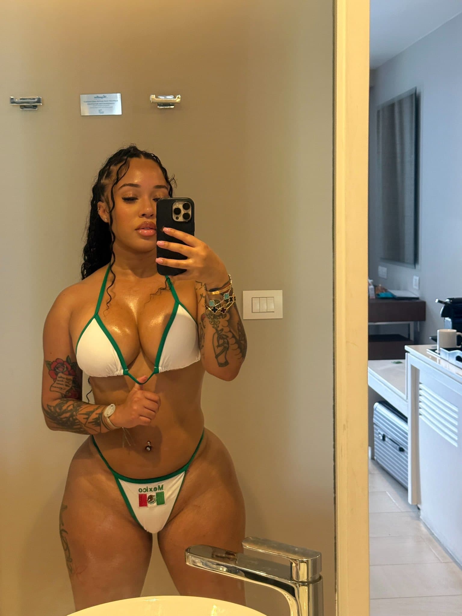Generate onlyfans content 