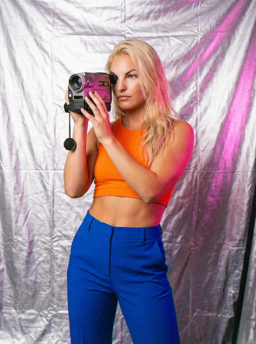 Street Style AI Influencer - 4K AI Photoshoot Style & Prompt by PhotoForge